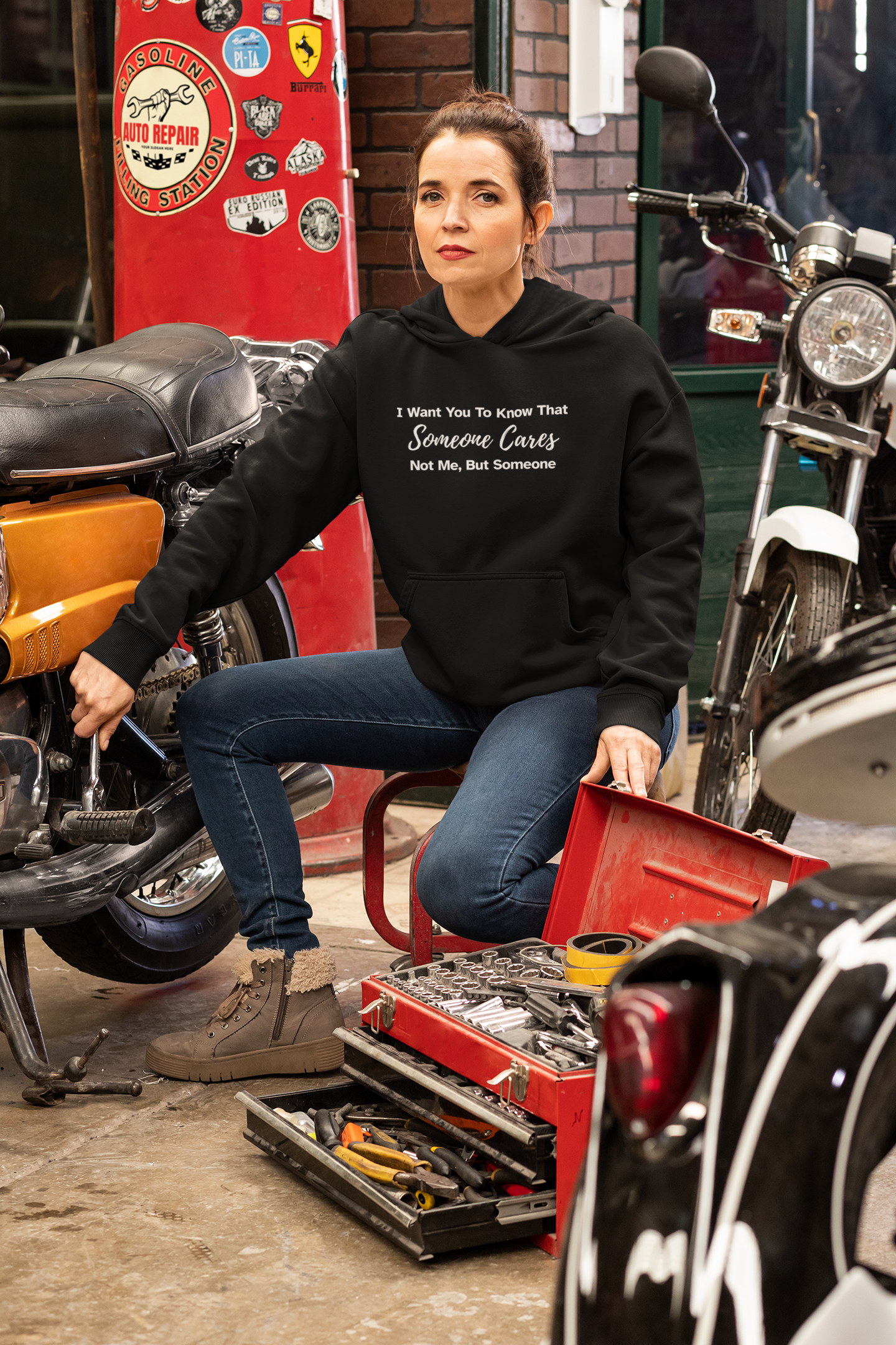 Women's I Want You To Know That Someone Cares. Not Me, But Someone Black Hoodie